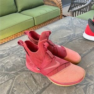 Nike lebron soldier 12